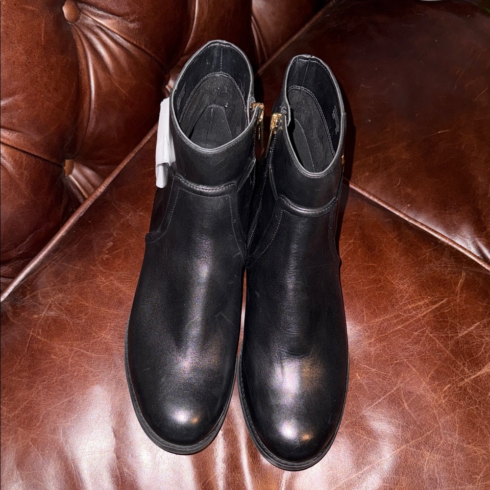 MICHAEL Michael Kors Black Leather  Boots